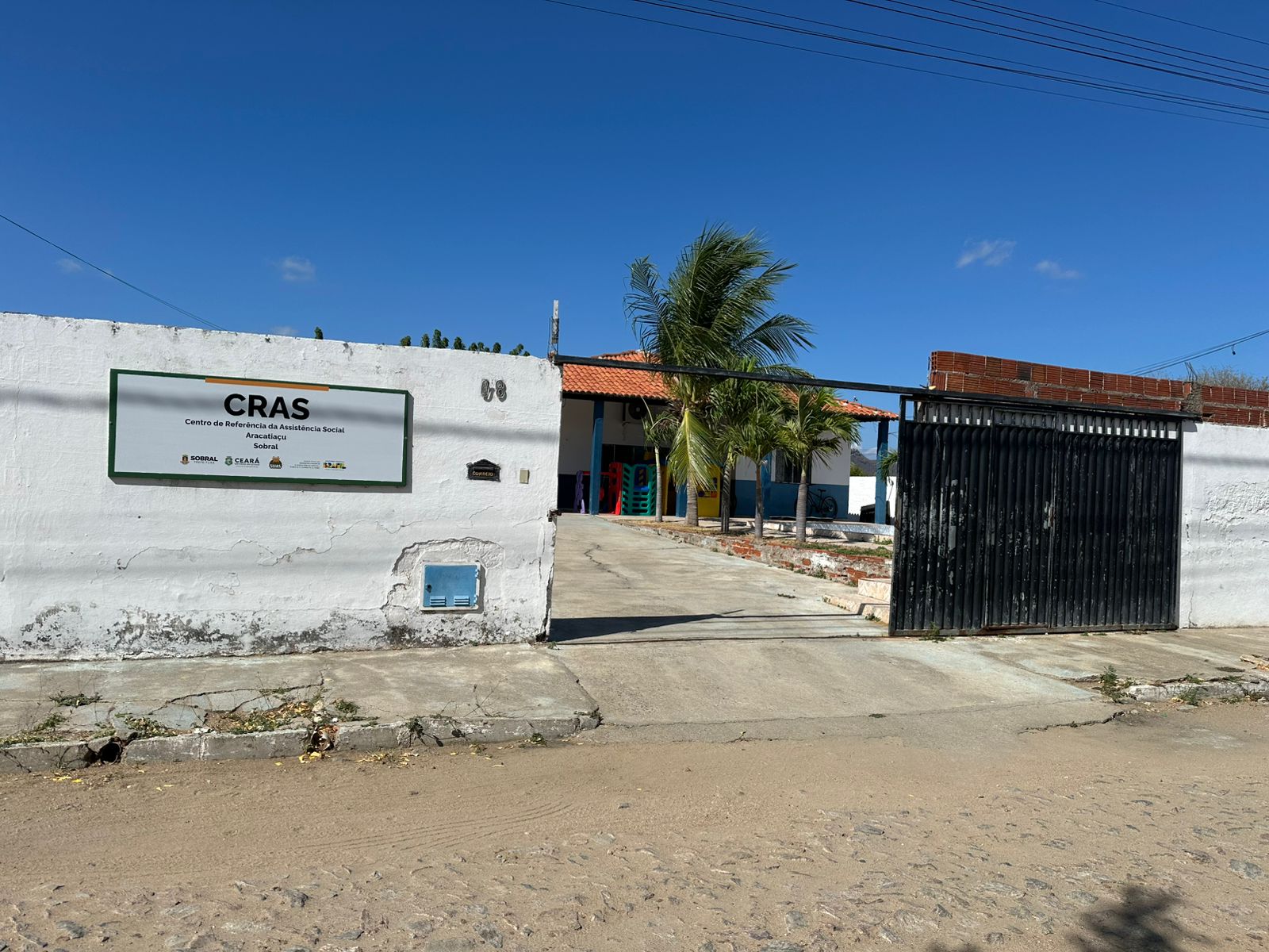 fachada equipamento cras aracatiaçu